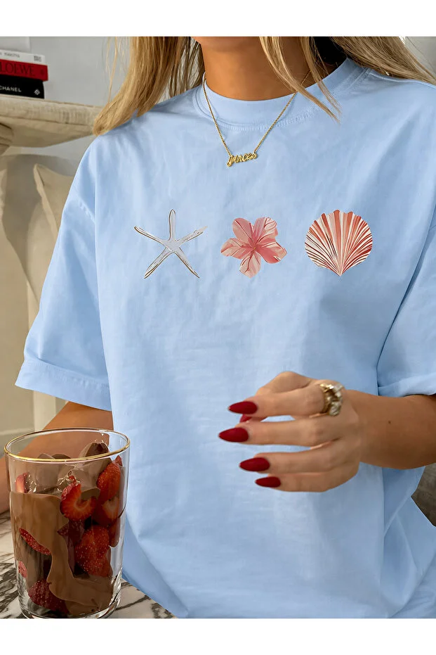 İSTİRİDYE KABUKLAR BASKILI KADIN OVERSIZE TİŞÖRT / T-SHIRT